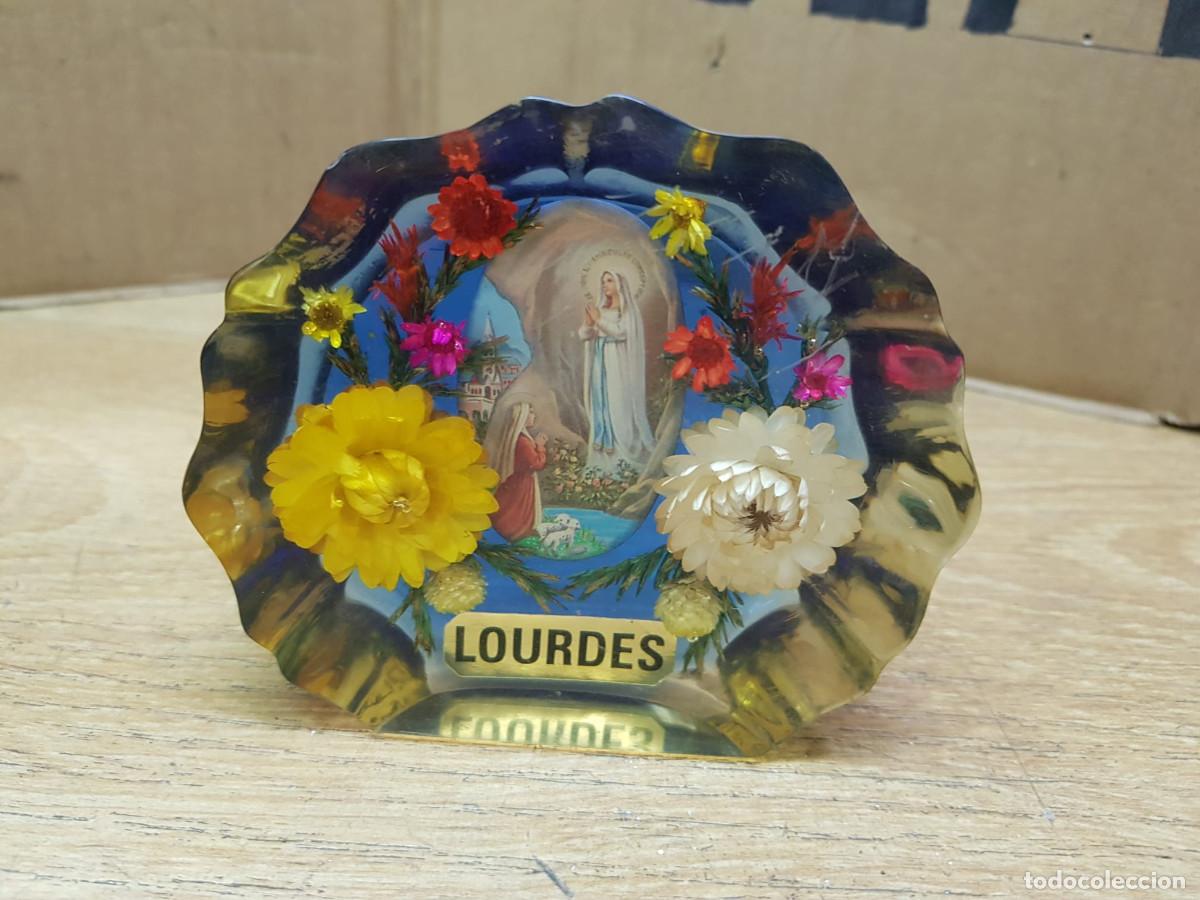 Antig&uuml;edades: ADORNO DE LA VIRGEN DE LOURDES