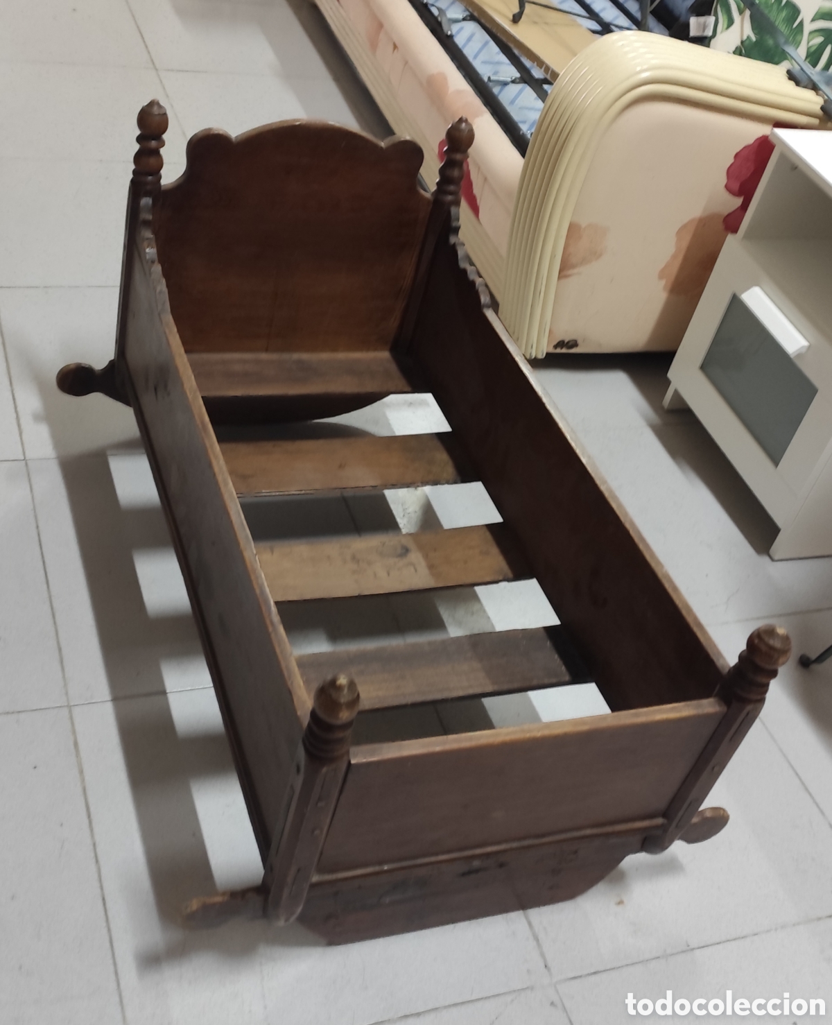 Antig&uuml;edades: Cuna antigua de madera