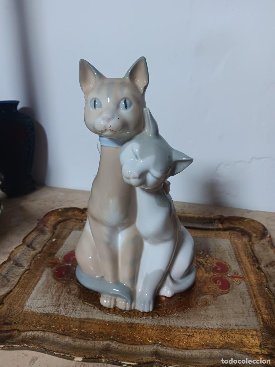 Antiquit&eacute;s: figura de porcelana Lladr&oacute; denominada &rdquo;Loving Pair of Cats&rdquo; (Pareja de gatos amorosos)