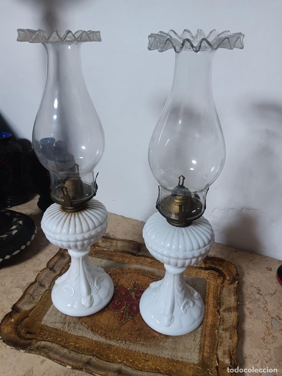 Antig&uuml;edades: l&aacute;mparas de petr&oacute;leo antiguas, con base de opalina ,quinqu&eacute;s