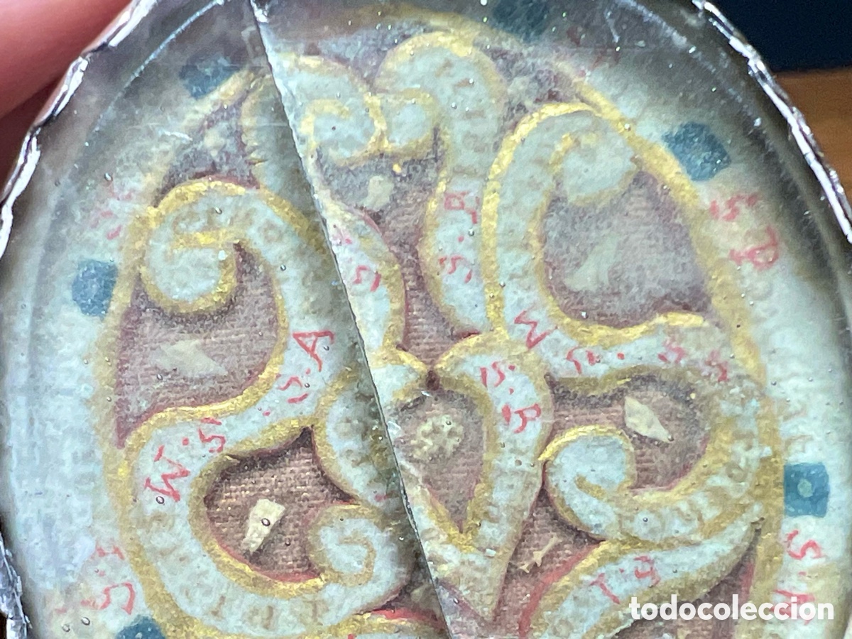 Antig&uuml;edades: Relicario de plata a doble cara. S.XVIII