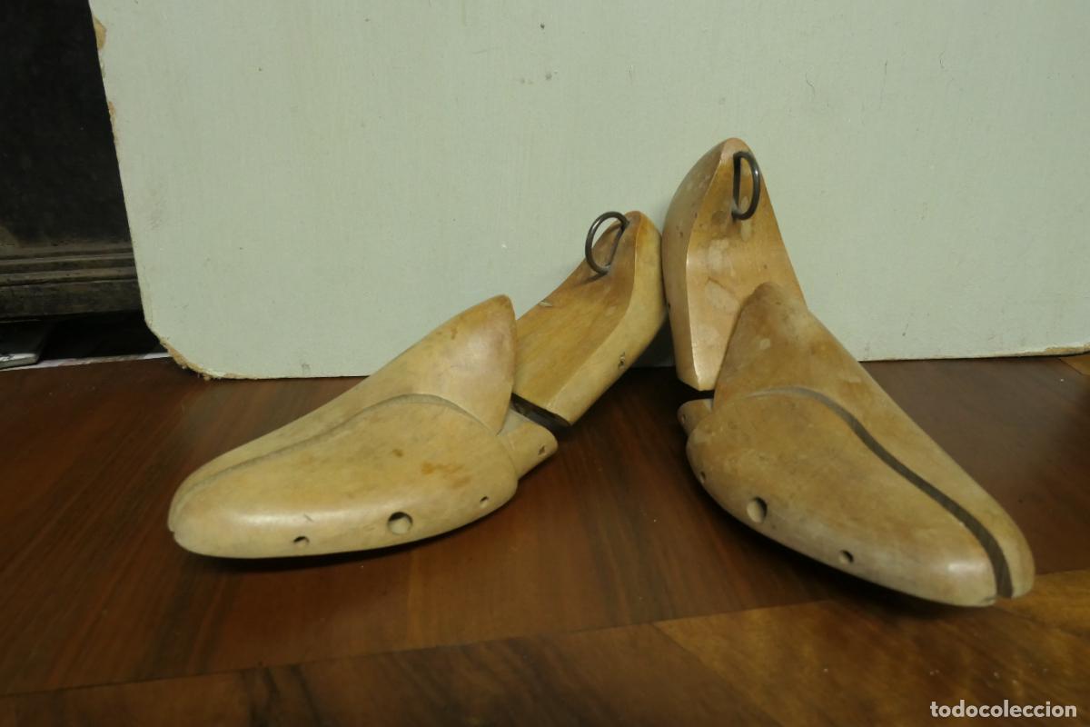 Antig&uuml;edades: Antiguas hormas para zapatos movibles.