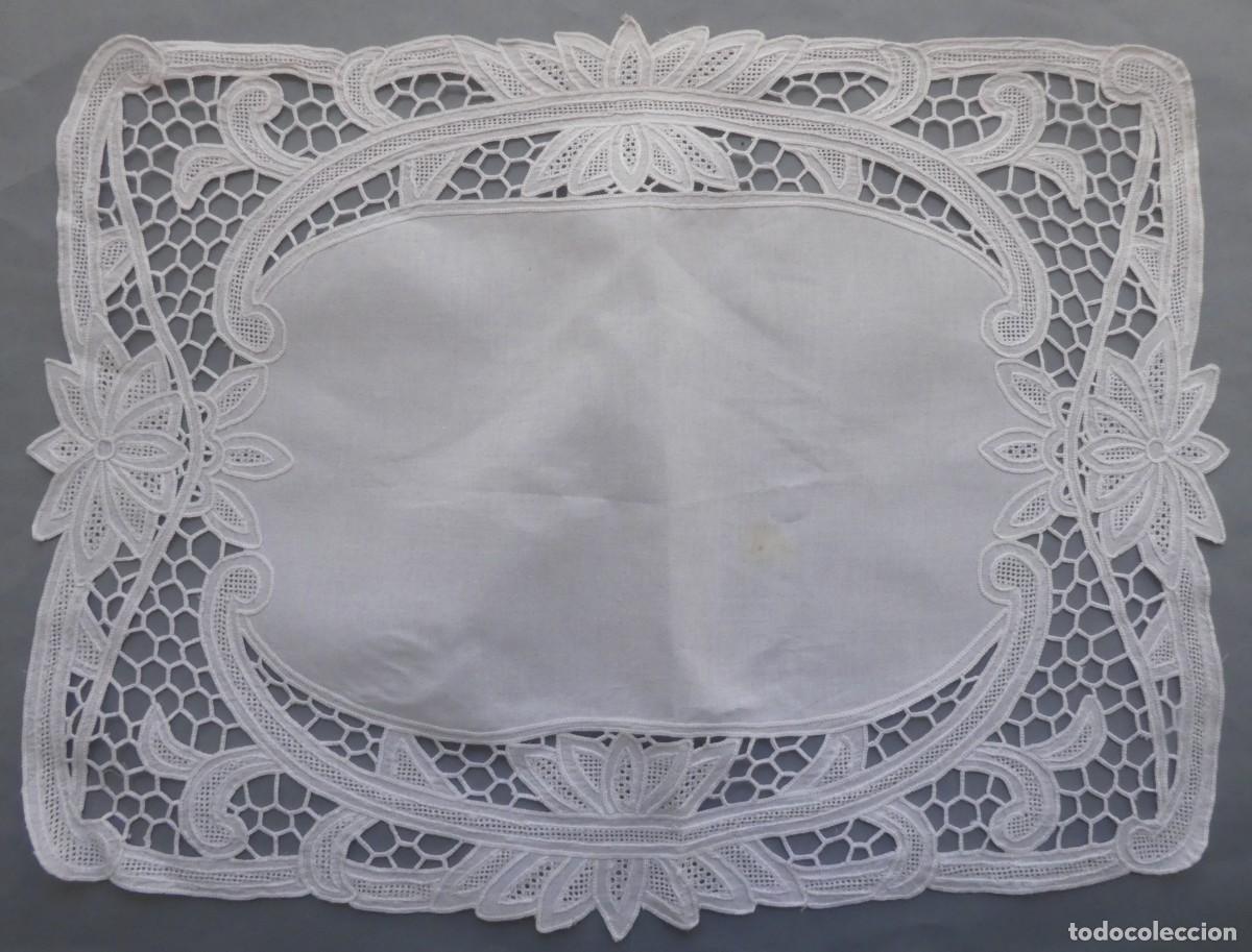 Antig&uuml;edades: ANTIGUO TAPETE DE ENCAJE PRIMERA MITAD S.XX