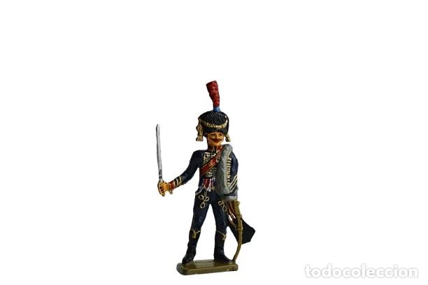 Antig&uuml;edades: Figura Oficial de h&uacute;sares con sable desenvainado y peliza