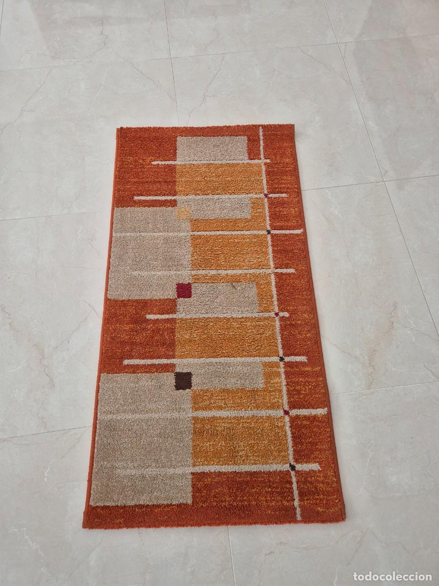 Antig&uuml;edades: Alfombra Beige y Marr&oacute;n Rojizo