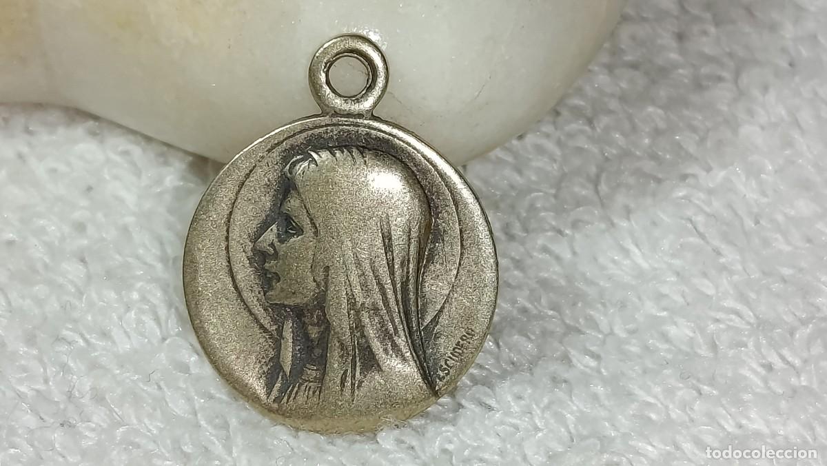 Antig&uuml;edades: ANTIGUA MEDALLA DE BRONCE DE LA VIRGEN DE LOURDES GRABADOR ESCUDERO A&Ntilde;OS 20 APROX.