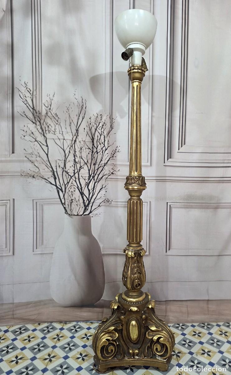 Antig&uuml;edades: Hachero l&aacute;mpara de pie estilo barroco en madera y pan de oro fino