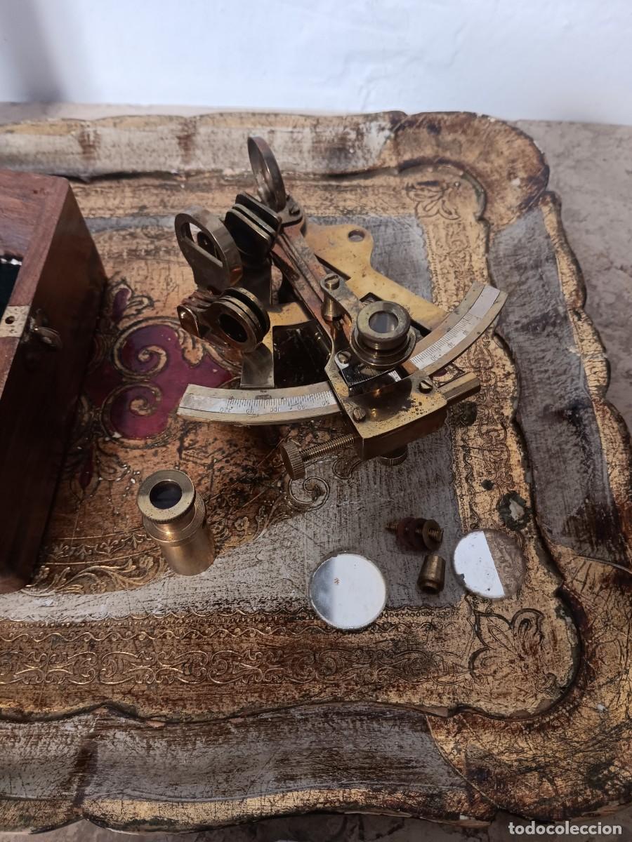 Antig&uuml;edades: sextante n&aacute;utico de lat&oacute;n antiguo