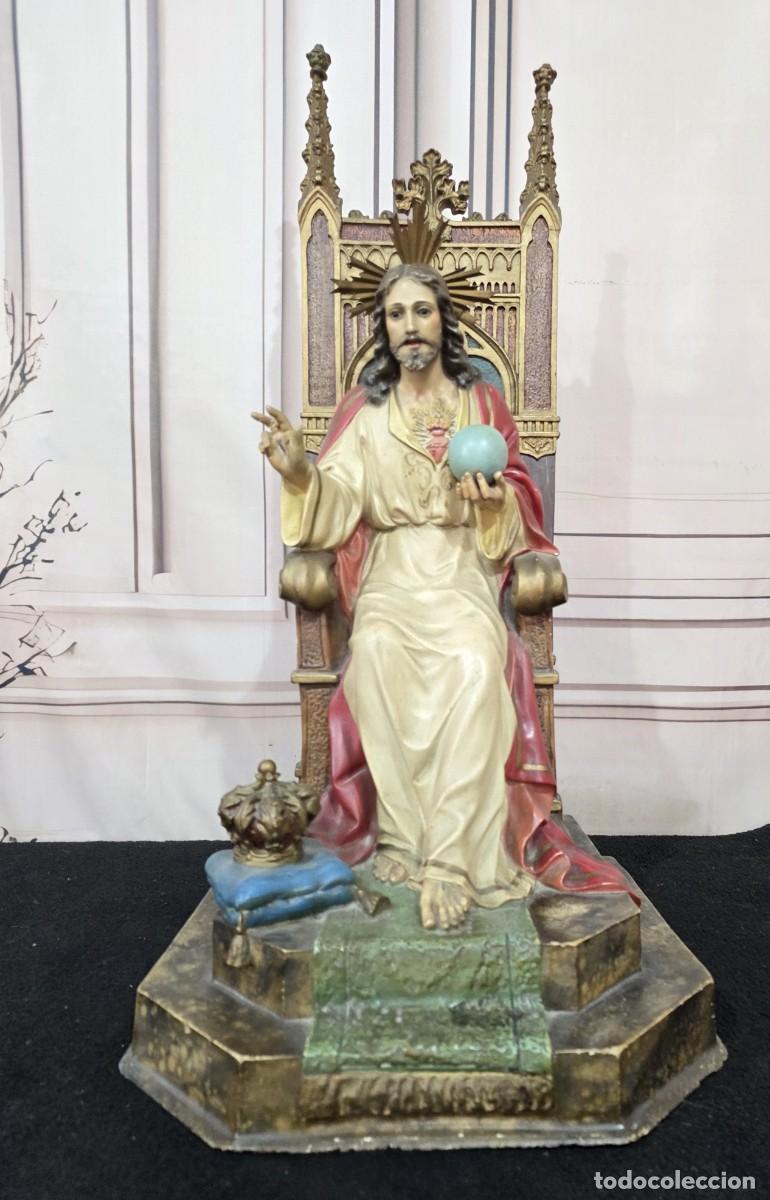 Antig&uuml;edades: Escultura religiosa antigua sagrado coraz&oacute;n entronizado. El arte cristiano. Olot. Gran tama&ntilde;o.