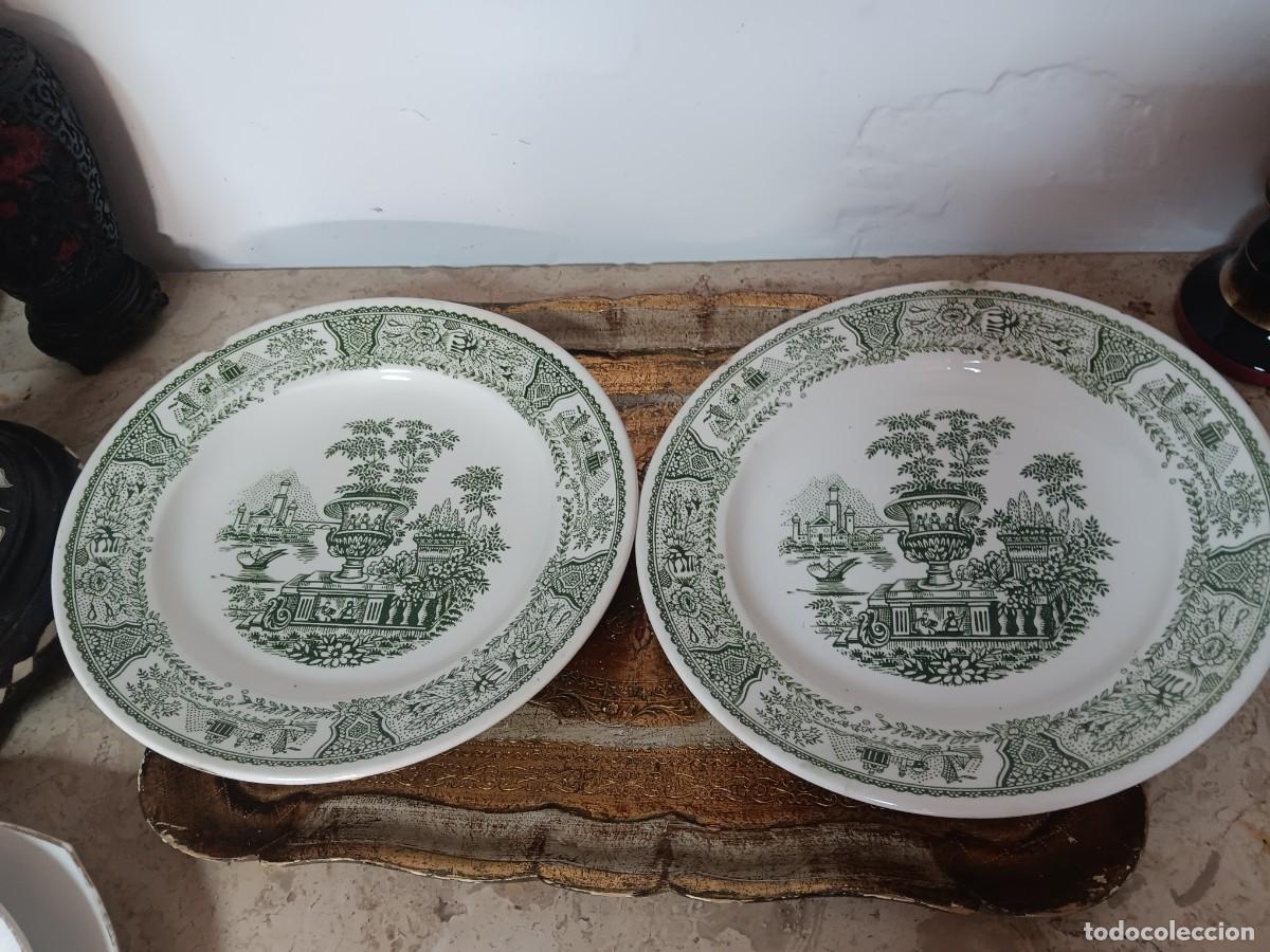 Antig&uuml;edades: platos de loza antigua, posiblemente de la hist&oacute;rica f&aacute;brica Gil Vargas de Segovi