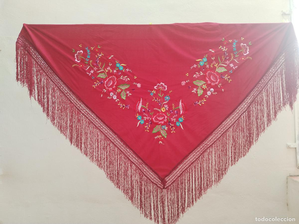Antiques: mant&oacute;n triangulo fucsia bordado vintage