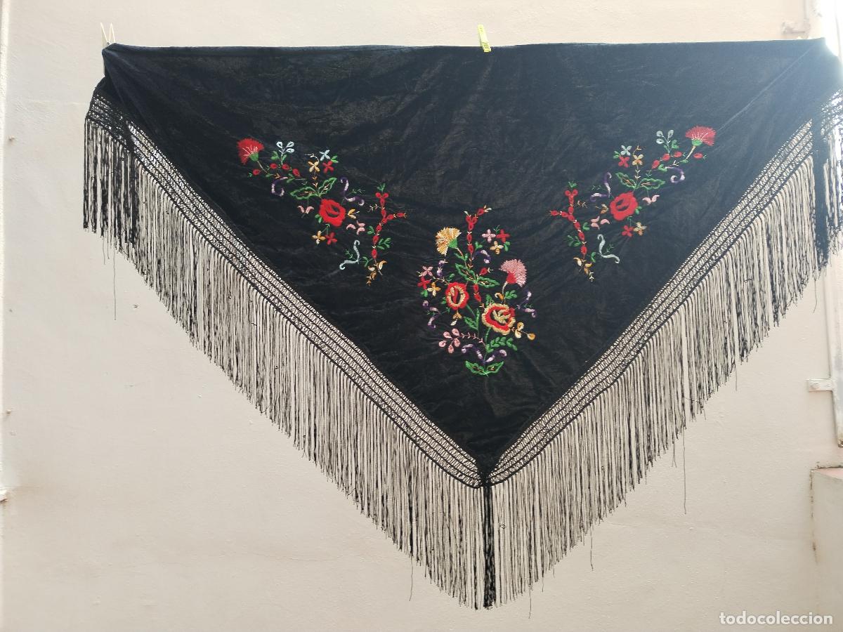 Antiques: mant&oacute;n triangulo negro bordado vintage