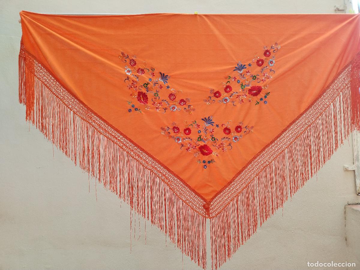 Antiques: mant&oacute;n triangulo naranja bordado vintage