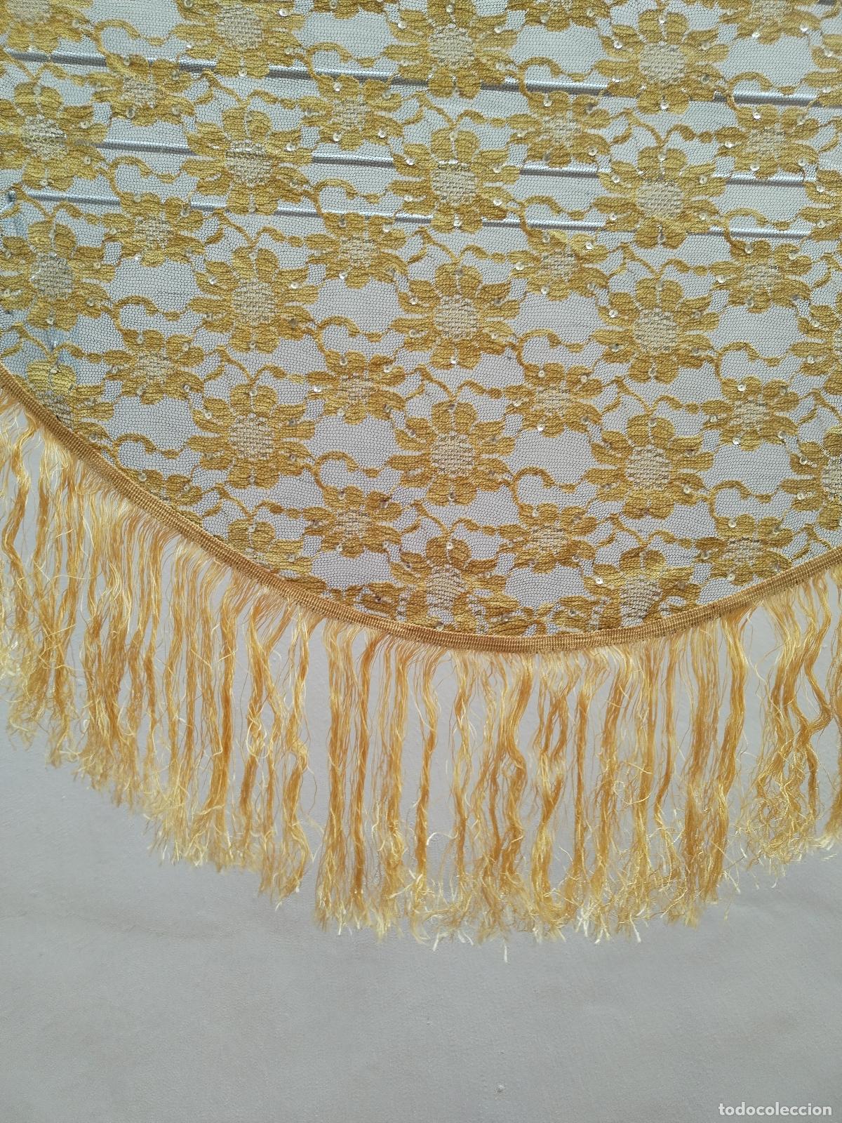 Antig&uuml;edades: mant&oacute;n triangulo color oro vintage - Foto 2