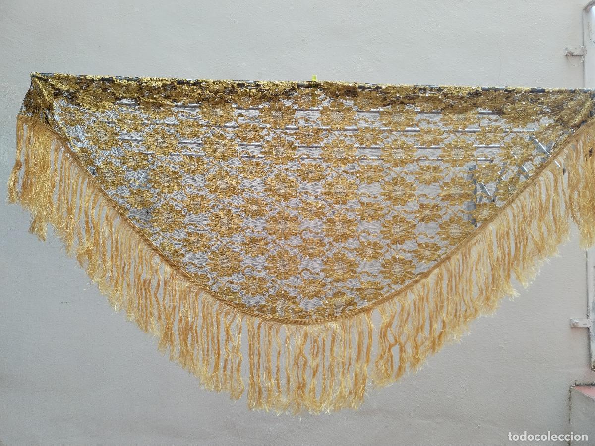 Antig&uuml;edades: mant&oacute;n triangulo color oro vintage - Foto 6