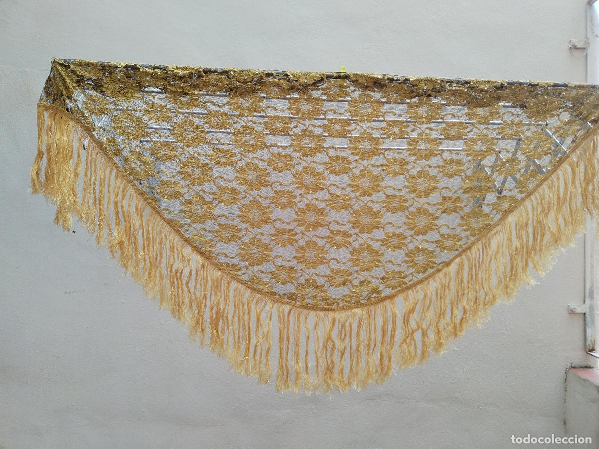 Antiques: mant&oacute;n triangulo color oro vintage