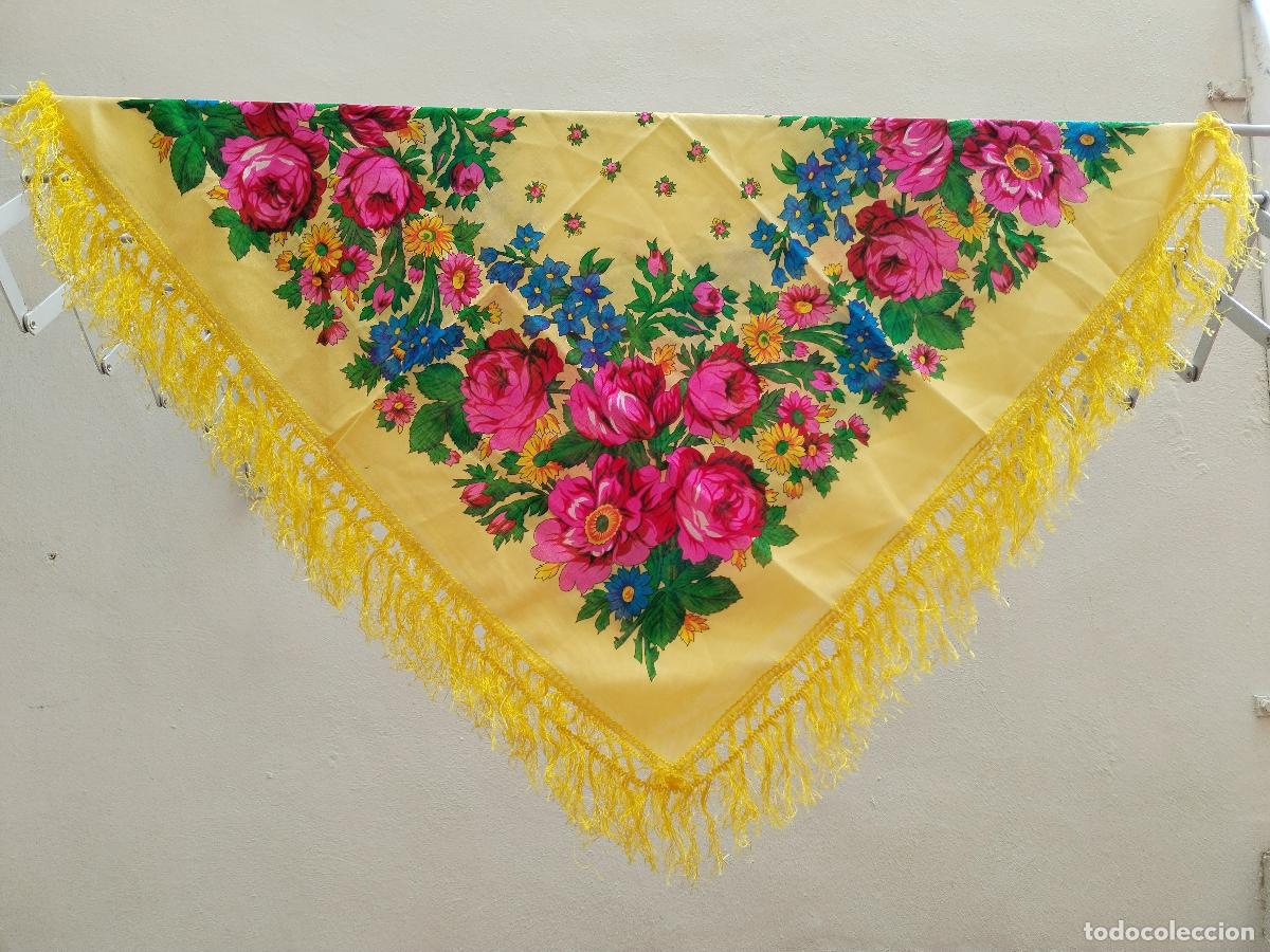 Antiques: pa&ntilde;uelo de flores con flecos vintage