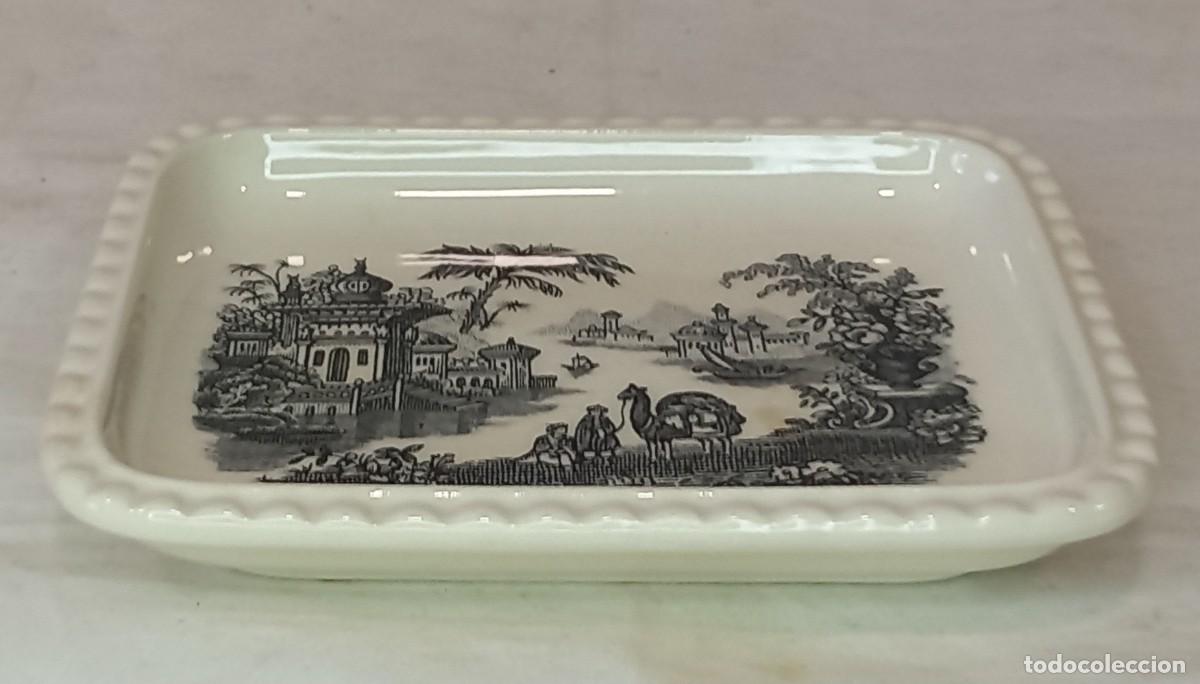 Antiguidades: BANDEJA PEQUE&Ntilde;A DE PORCELANA CON VISTAS ORIENTALES , LA CARTUJA DE SEVILLA - PICKMAN
