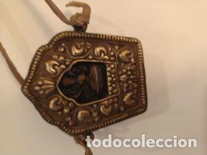 Antig&uuml;edades: Ghau manhugri metal y madera