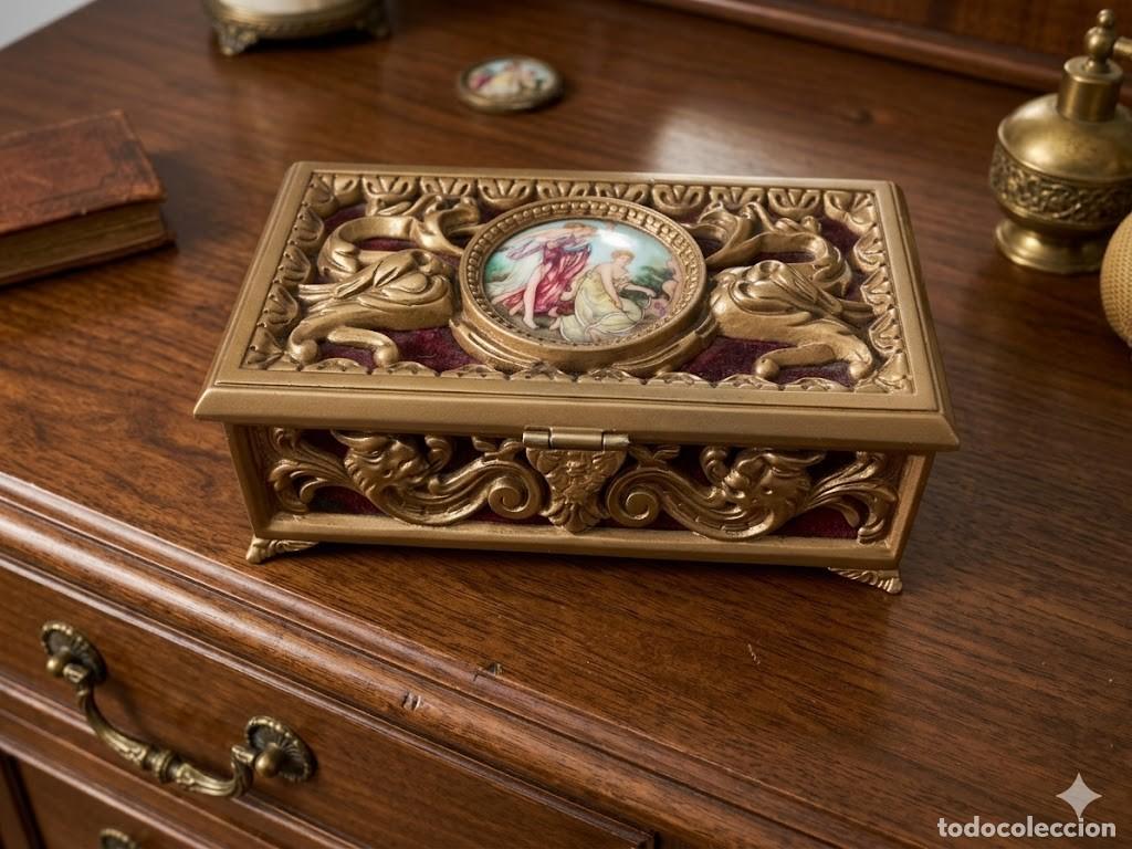 Antig&uuml;edades: Caja joyero de estilo barroco o neocl&aacute;sico, Bronce, 21x12x7,5 cm pesa mas de 2 Kg.