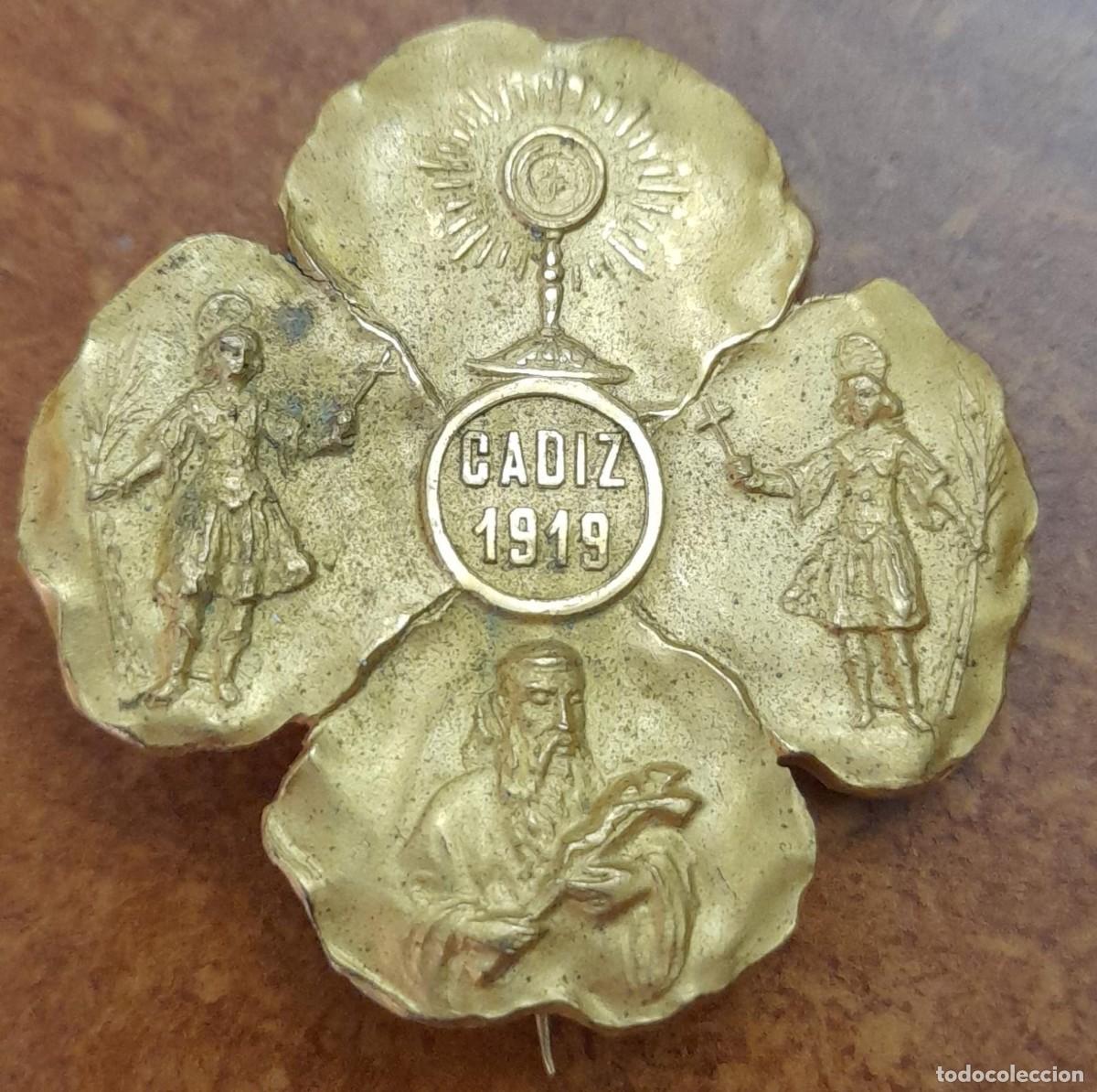 Antig&uuml;edades: MEDALLA-BROCHE DORADA DE C&Aacute;DIZ 1919