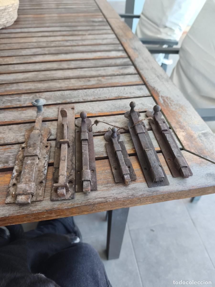 Antig&uuml;edades: Cerrojos puertas y ventanas antiguos