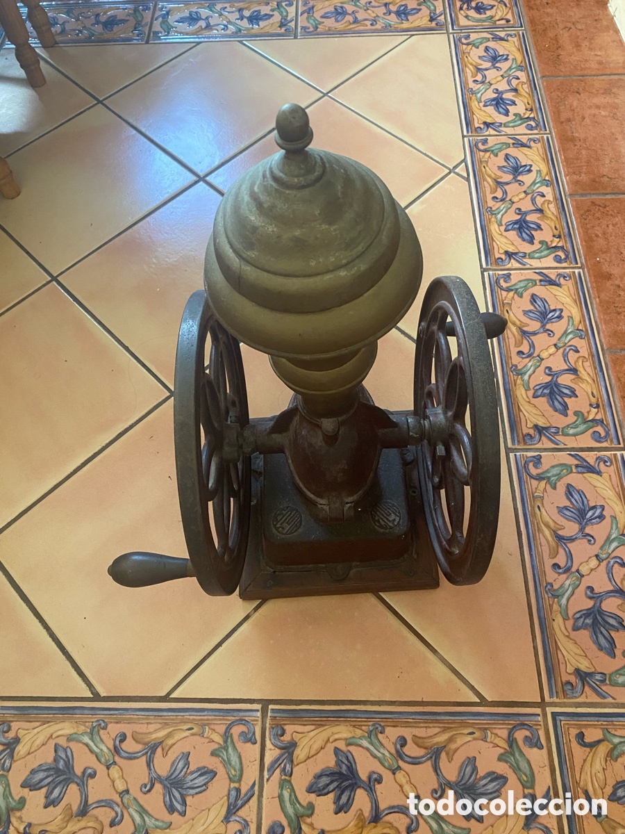 Antig&uuml;edades: Antiguo molinillo de caf&eacute; gigante ELMA N&ordm; 6