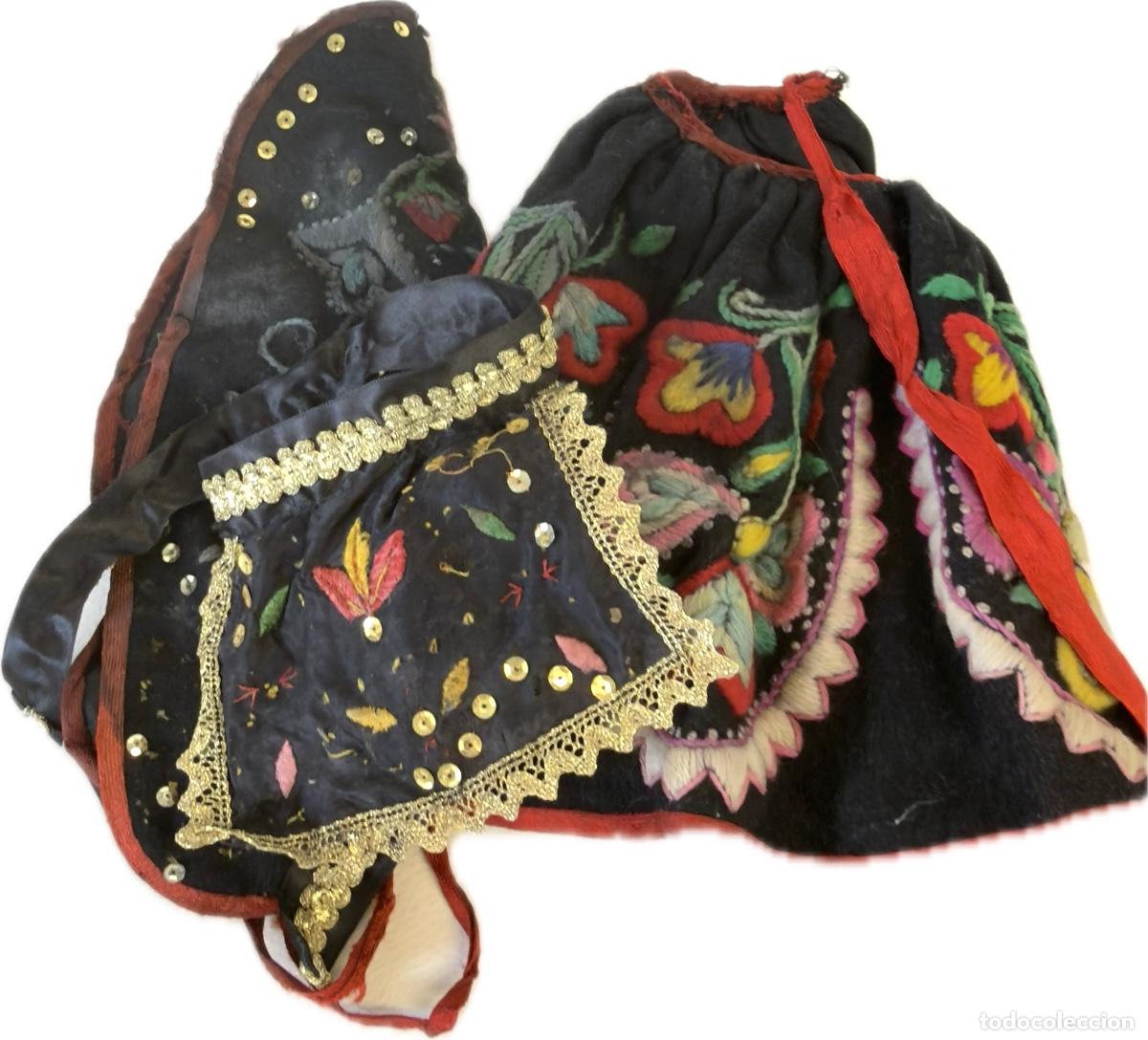 Antig&uuml;edades: CONJUNTO DE INDUMENTARIA TRADICIONAL INFANTIL &ndash; &Aacute;REA CASTELLANO-LEONESA (ZAMORA / LE&Oacute;N), c. 1900