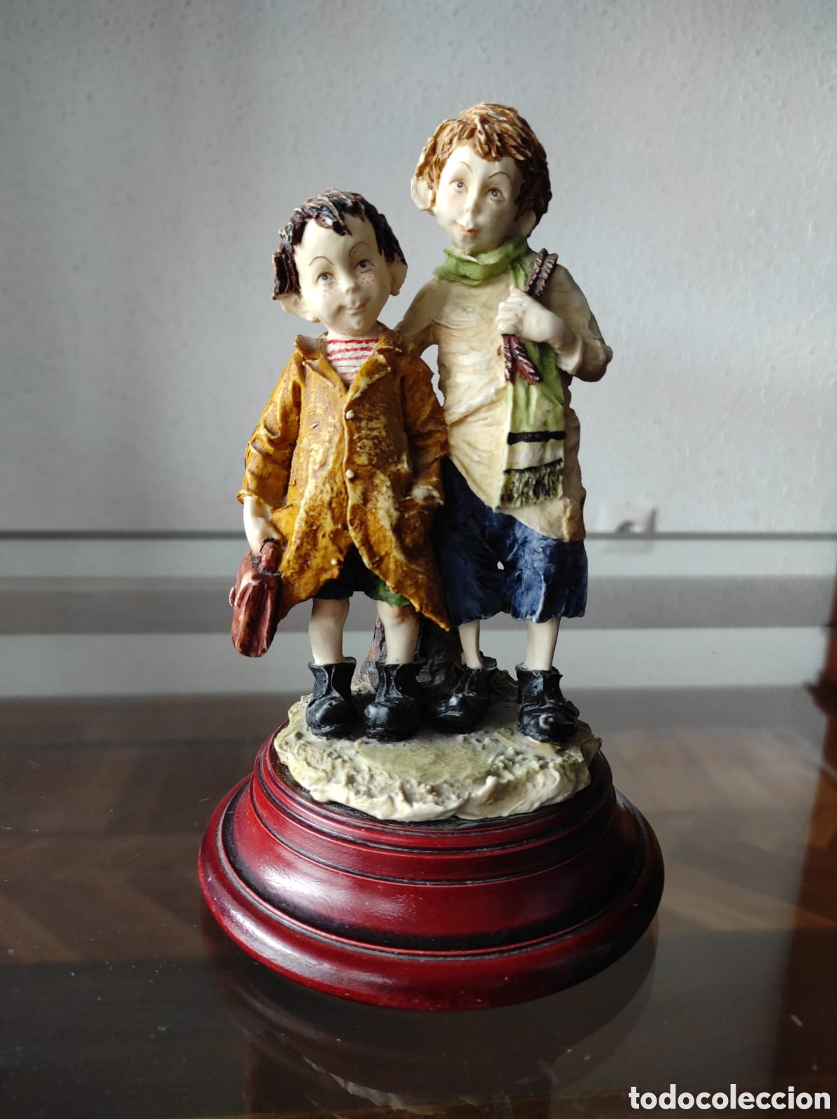 Antig&uuml;edades: Figura decorativa - Ni&ntilde;os abrigo y buganda