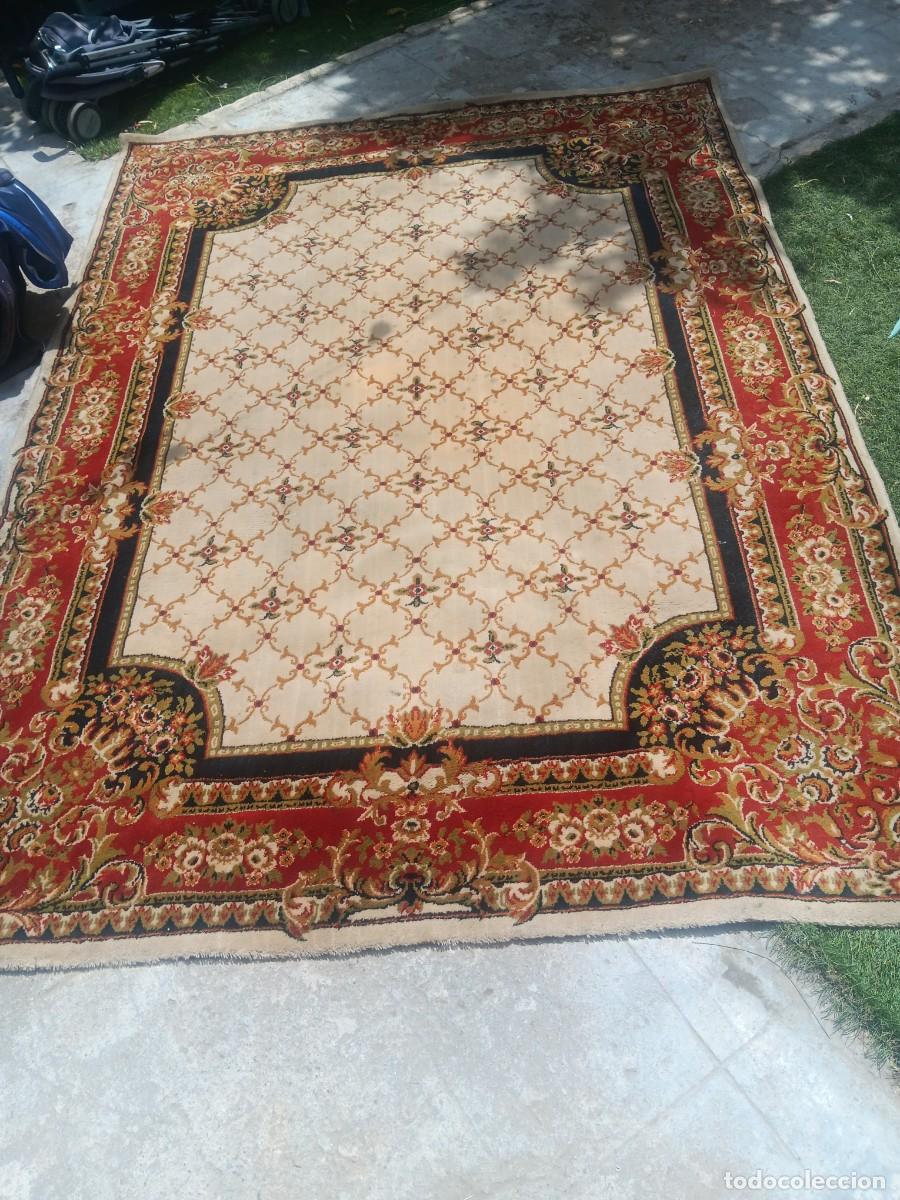 Antig&uuml;edades: alfombra de dise&ntilde;o cl&aacute;sico que presenta un estilo tradicional con influencias persas o europeas, car