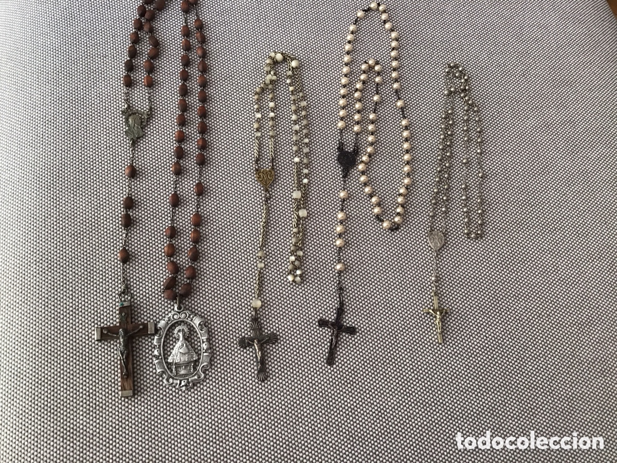 Antig&uuml;edades: Lote de cuatro rosarios religiosos