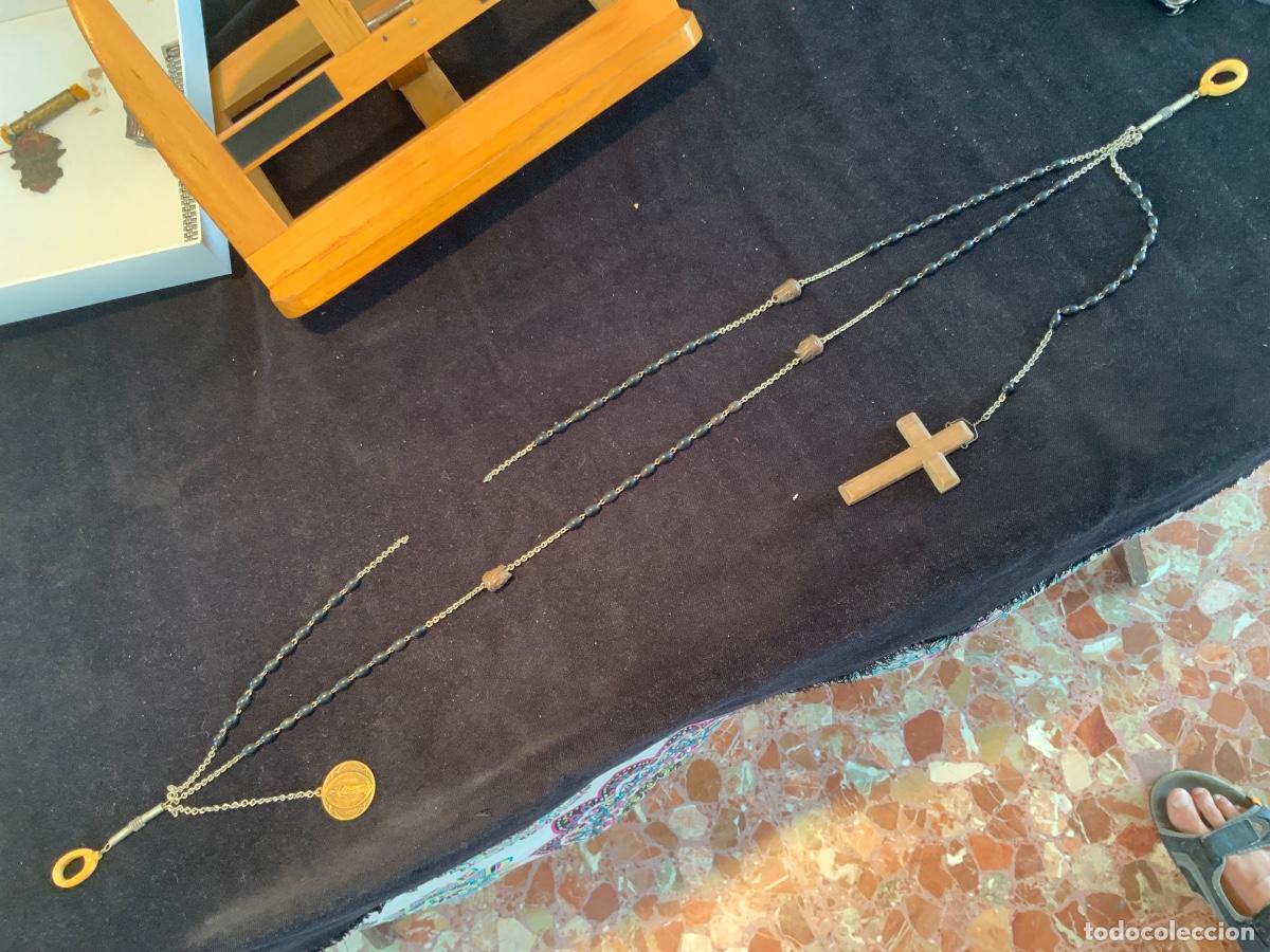 Antig&uuml;edades: Antiguo cinturon tipo rosario, de oracion, monje, cabezas de jesus y calaveras, medalla y cruz. 85cm