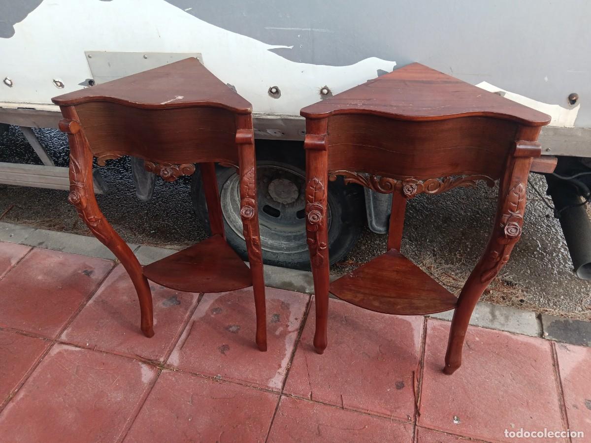 Antig&uuml;edades: esquineras antiguas, fabricadas en madera de tonos c&aacute;lidos como nogal o caoba. Estas piezas presenta