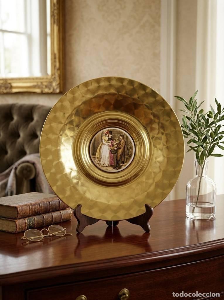 Antig&uuml;edades: PLATO DE LAT&Oacute;N Y PORCELANA