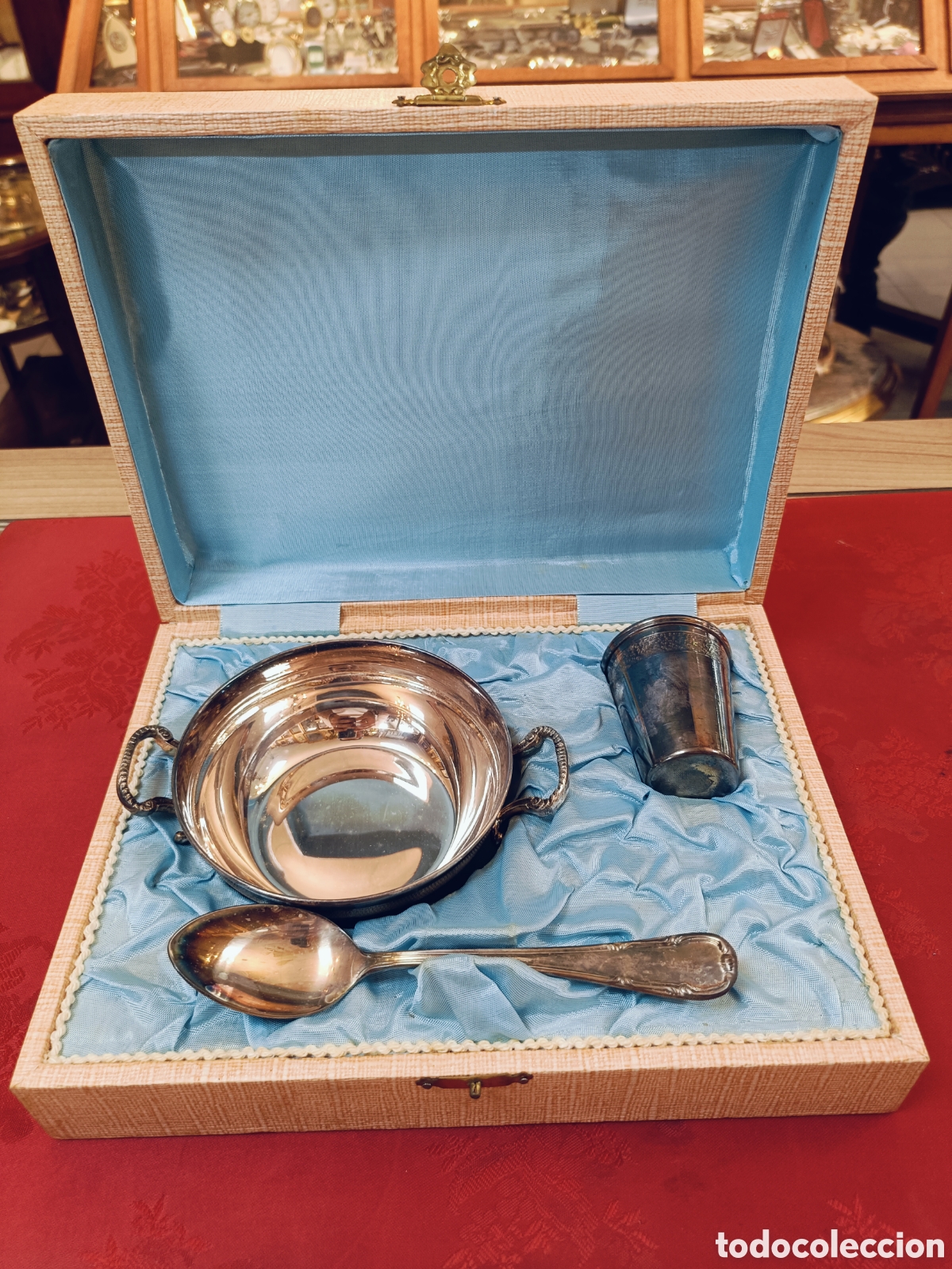 Antig&uuml;edades: ANTIGUO SET 3 PIEZAS CON BA&Ntilde;O DE PLATA, PLATO DOS ASAS, VASO, CUCHARA, EN ESTUCHE