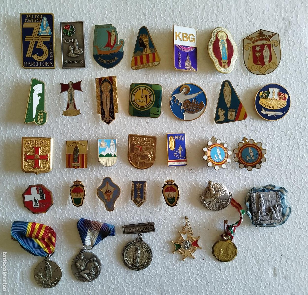 Antiques: LOTE 33 INSIGNIAS Y MEDALLAS PEREGRINACI&Oacute;N LOURDES BROCHE ALFILER