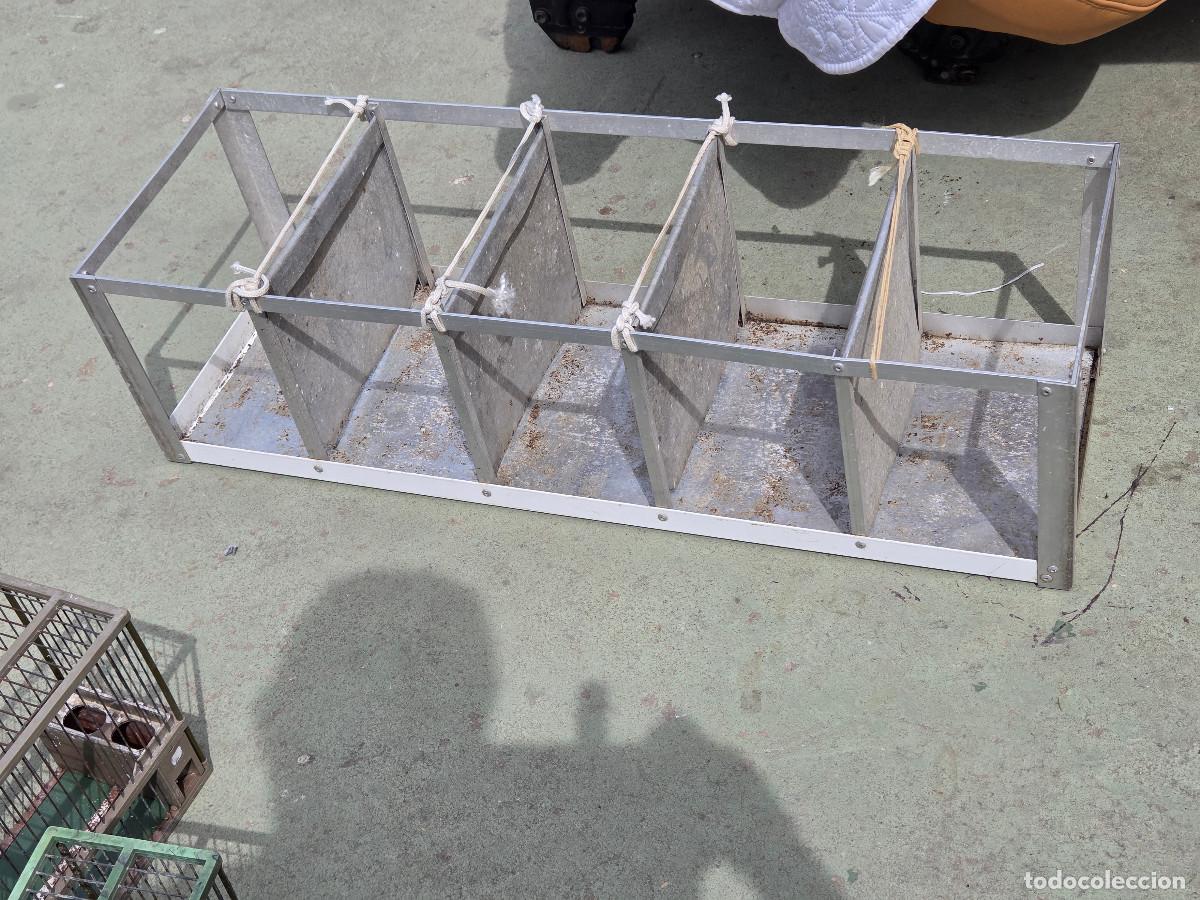 Antig&uuml;edades: estante de aluminio para jaulas