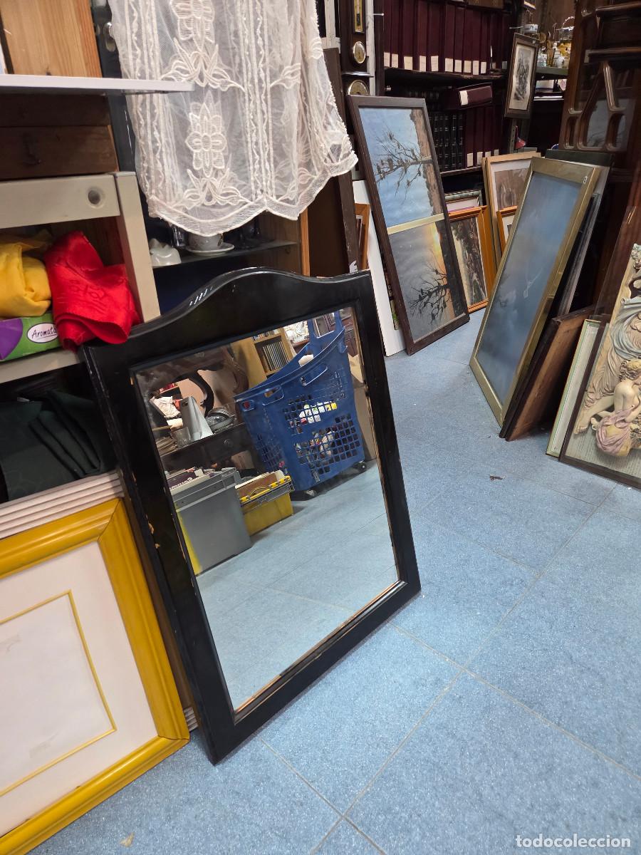 Antig&uuml;edades: espejo de madera color negro