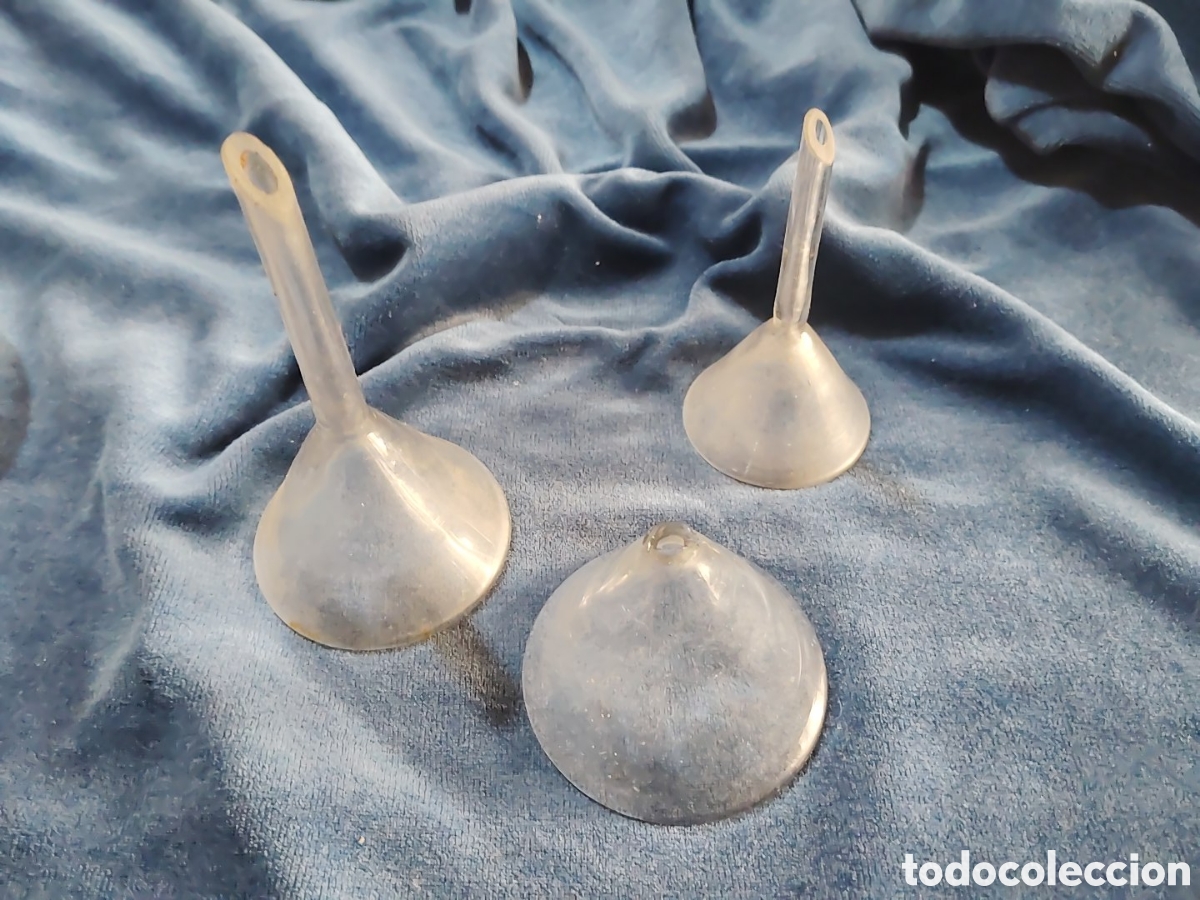 Antiguidades: Tres embudos, cristal soplado, principios S. XX. Para laboratorio