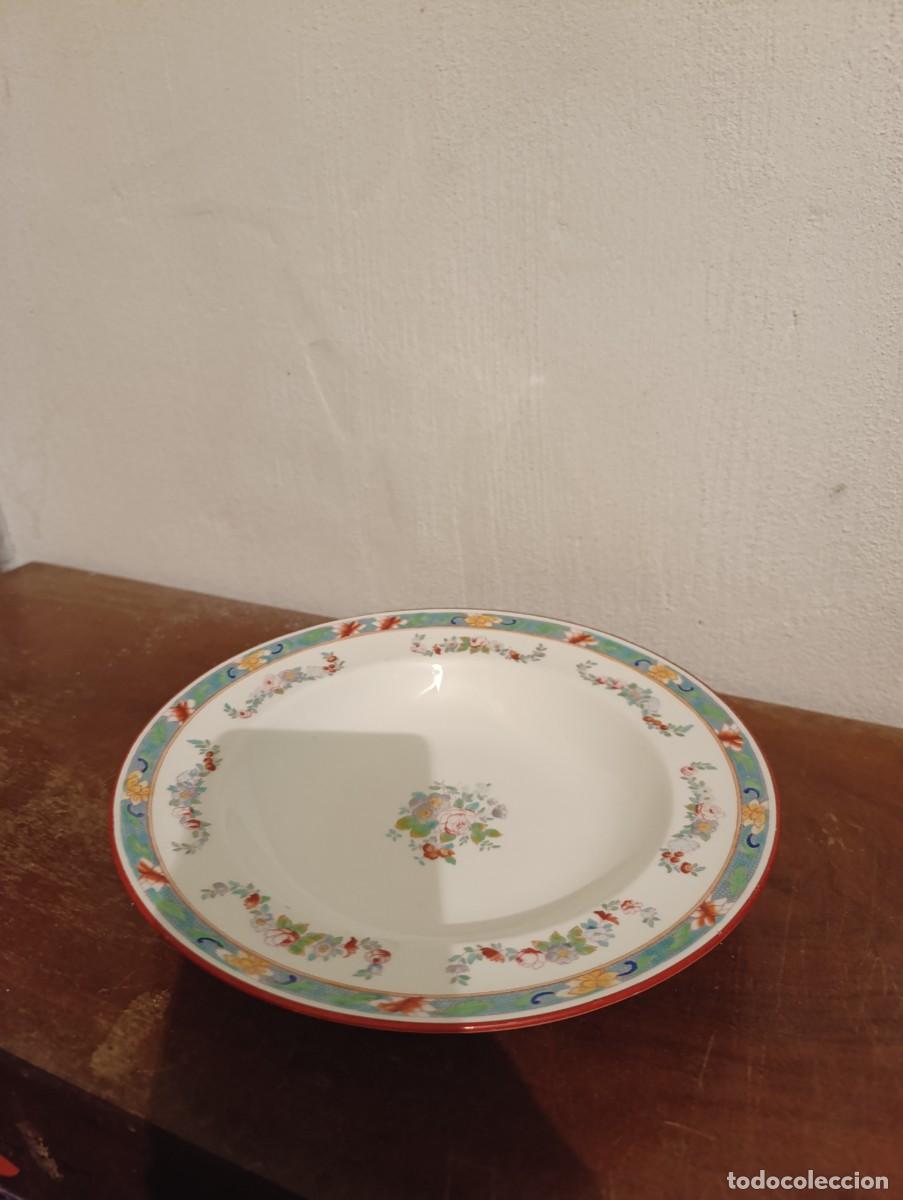 Antig&uuml;edades: precioso plato de porcelana Royal Doulton con motivo floral