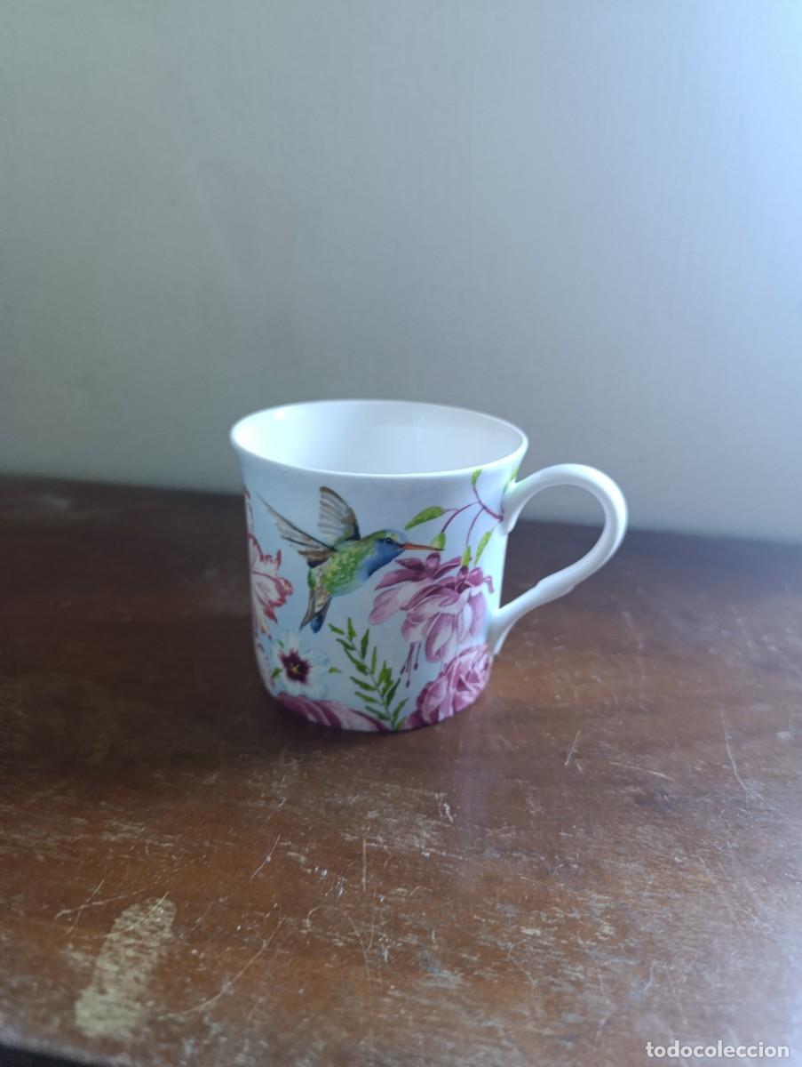 Antig&uuml;edades: Preciosa tacita de porcelana Cucina & Tavola con motivo floral y dise&ntilde;o de colibr&iacute;