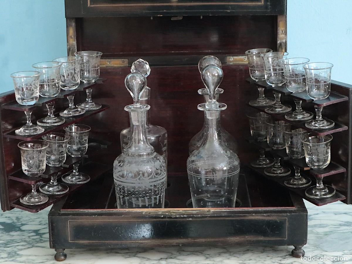 Antig&uuml;edades: Caja licorera Napole&oacute;n III. Francia, siglo XIX.