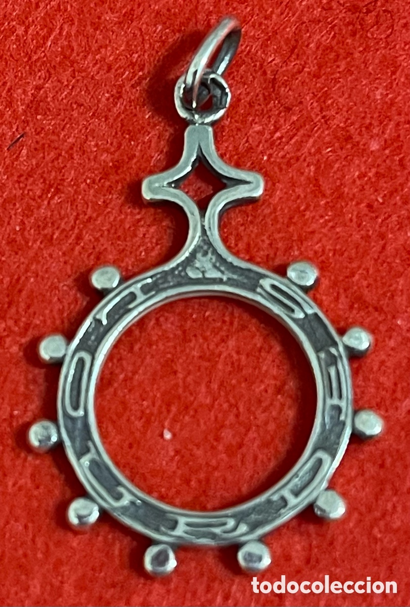 Antig&uuml;edades: Bonito rosario para dedo en forma de colgante, en plata de ley contrastada.