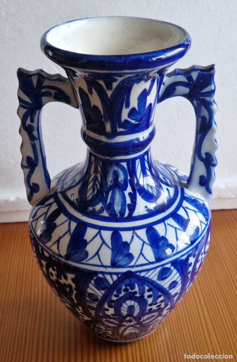 Antig&uuml;edades: Antiguo Jarron, fabricado a mano. Azul y blanco.