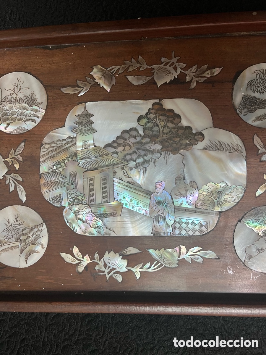 Antig&uuml;edades: Bandeja de madera con incrustaciones de n&aacute;car labrada. - Foto 2