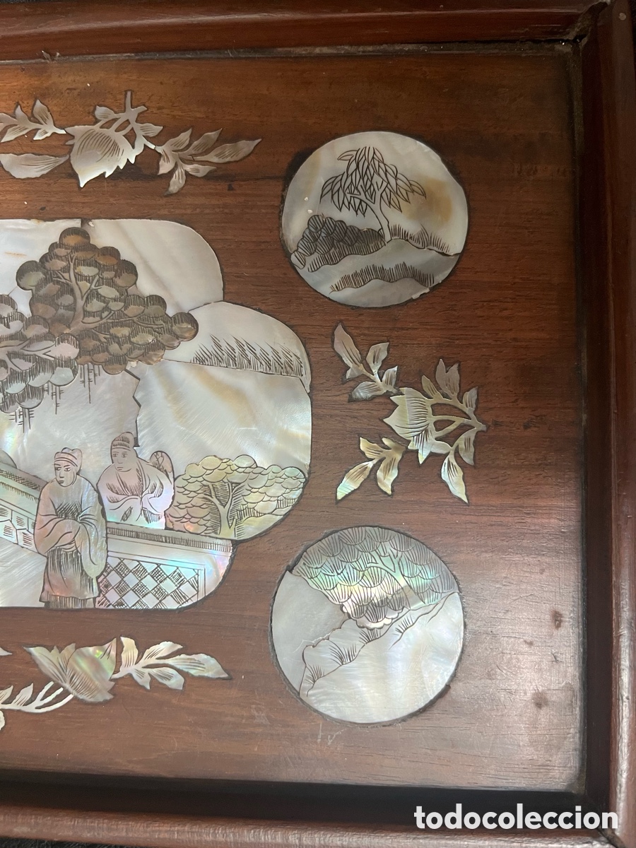 Antig&uuml;edades: Bandeja de madera con incrustaciones de n&aacute;car labrada. - Foto 5