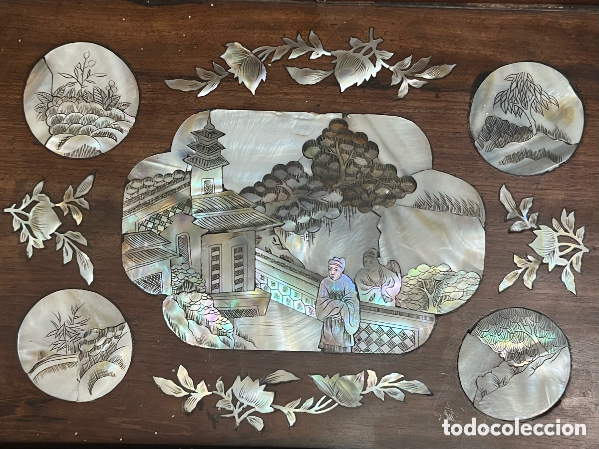 Antig&uuml;edades: Bandeja de madera con incrustaciones de n&aacute;car labrada. - Foto 6