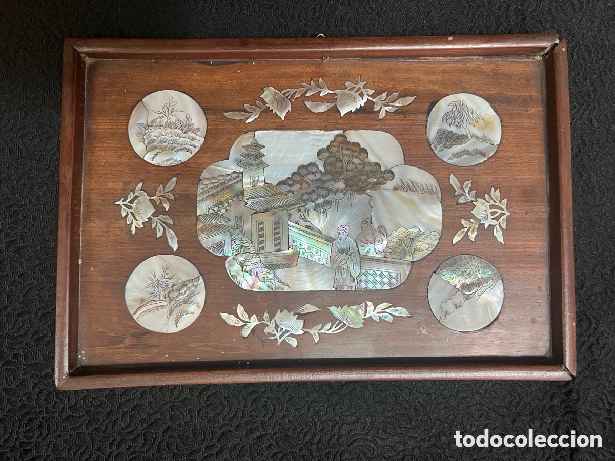 Antig&uuml;edades: Bandeja de madera con incrustaciones de n&aacute;car labrada. - Foto 1