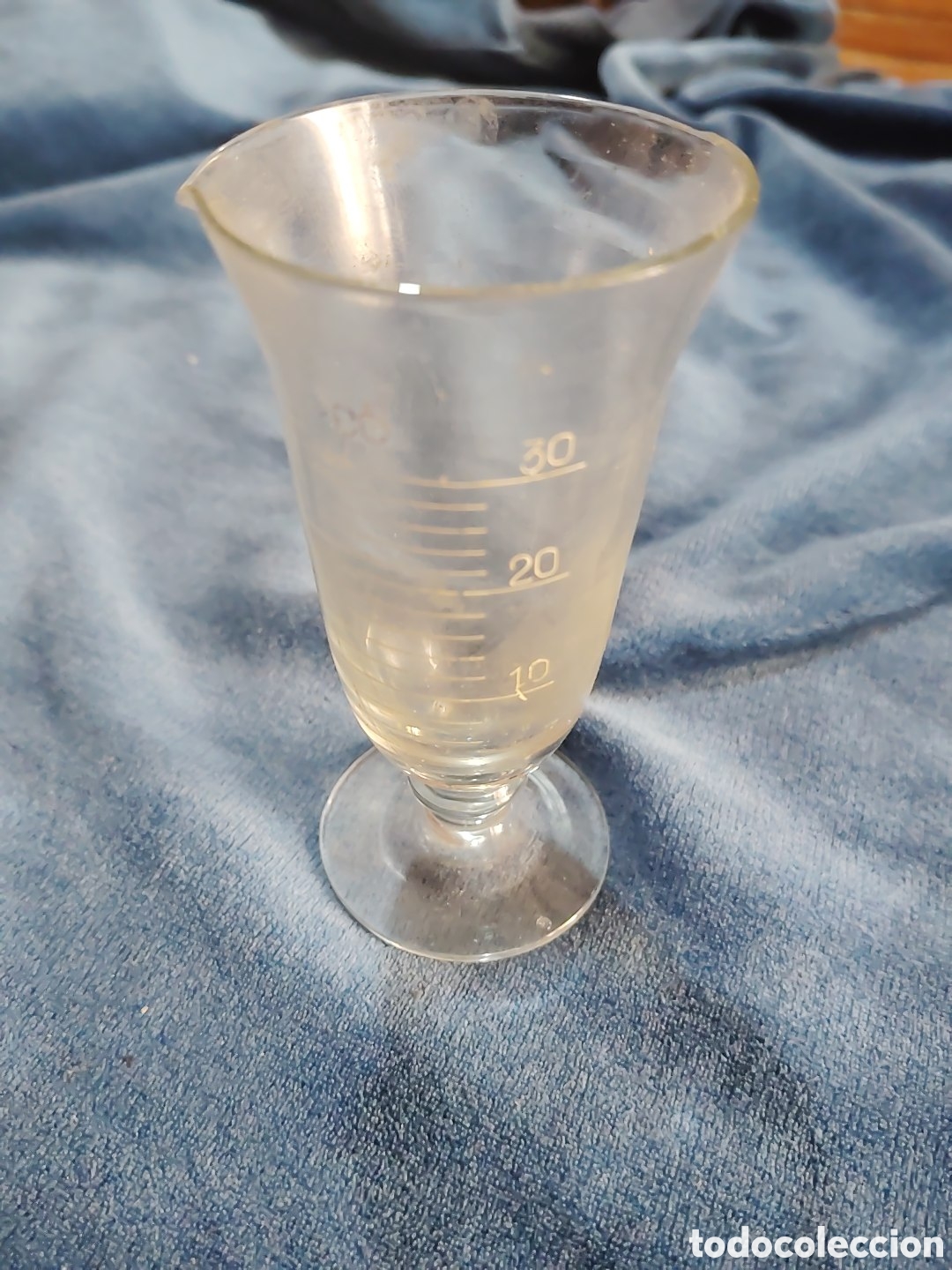 Antig&uuml;edades: Muy antiguo Vaso medidor. Vidrio soplado. Principios 1900. Hasta 30 gr