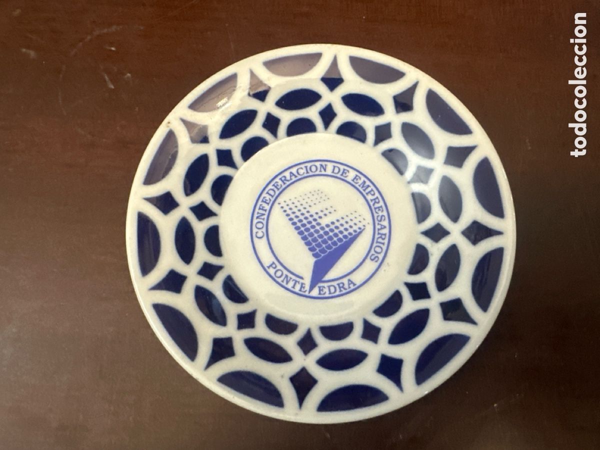 Antig&uuml;edades: SARGADELOS. PLATO CONFEDERACI&Oacute;N DE EMPRESARIOS DE PONTEVEDRA 11,5 CM DE DI&Aacute;METRO
